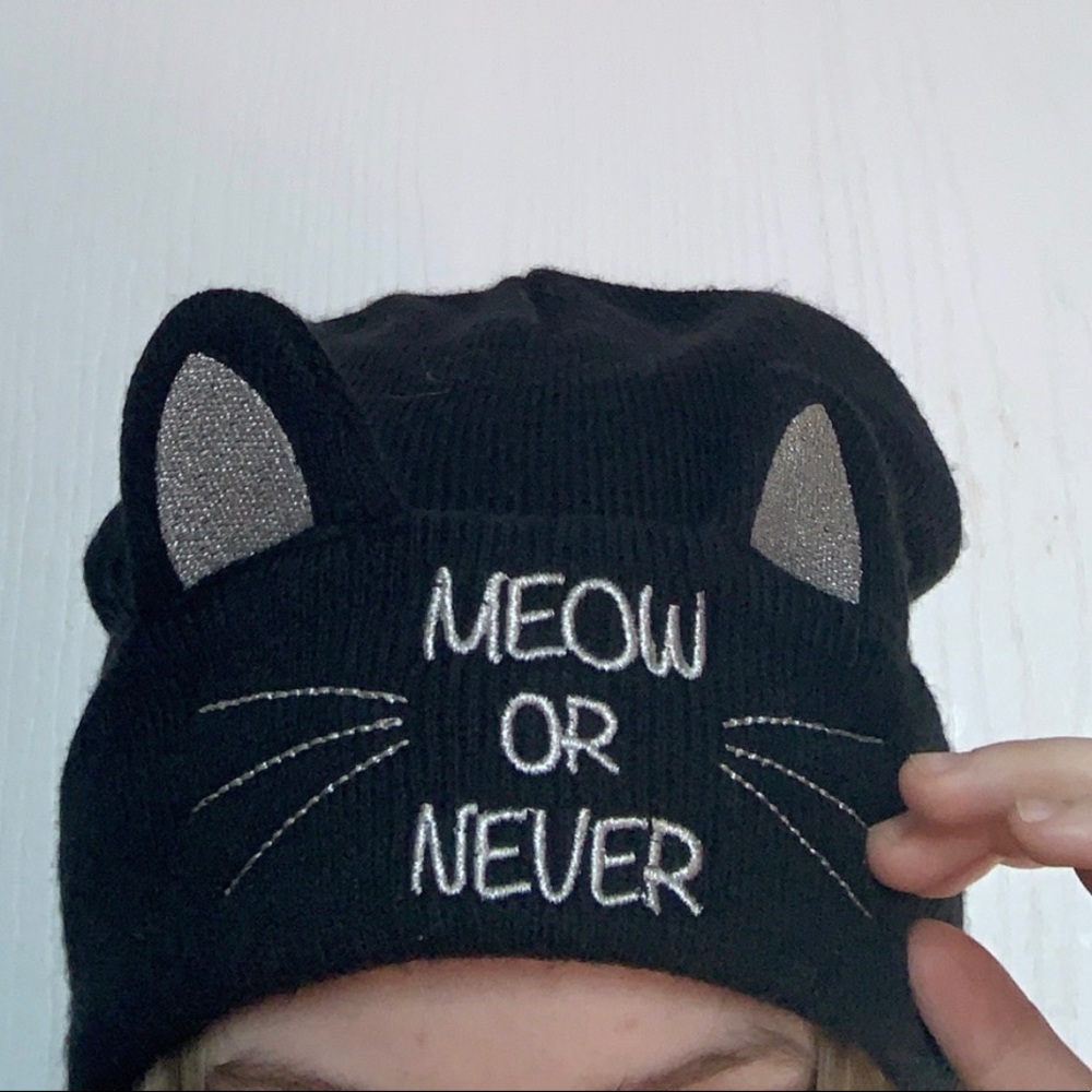 Sold on Curtsy! Claires black + silver cat face head beanie